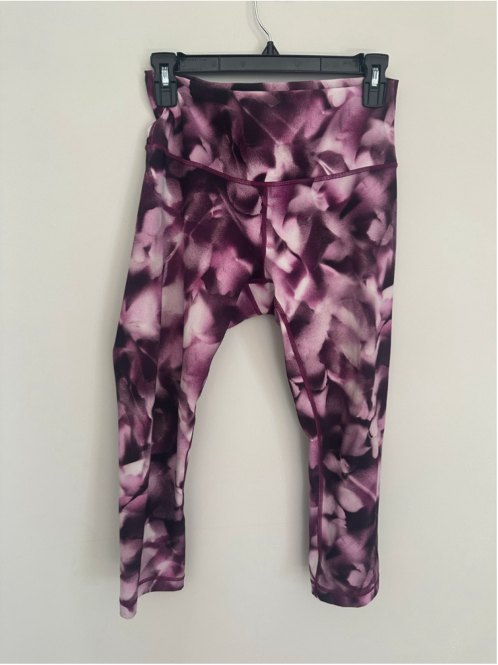 Women's Lululemon Leggings Size 8 Purple White Abstract Print